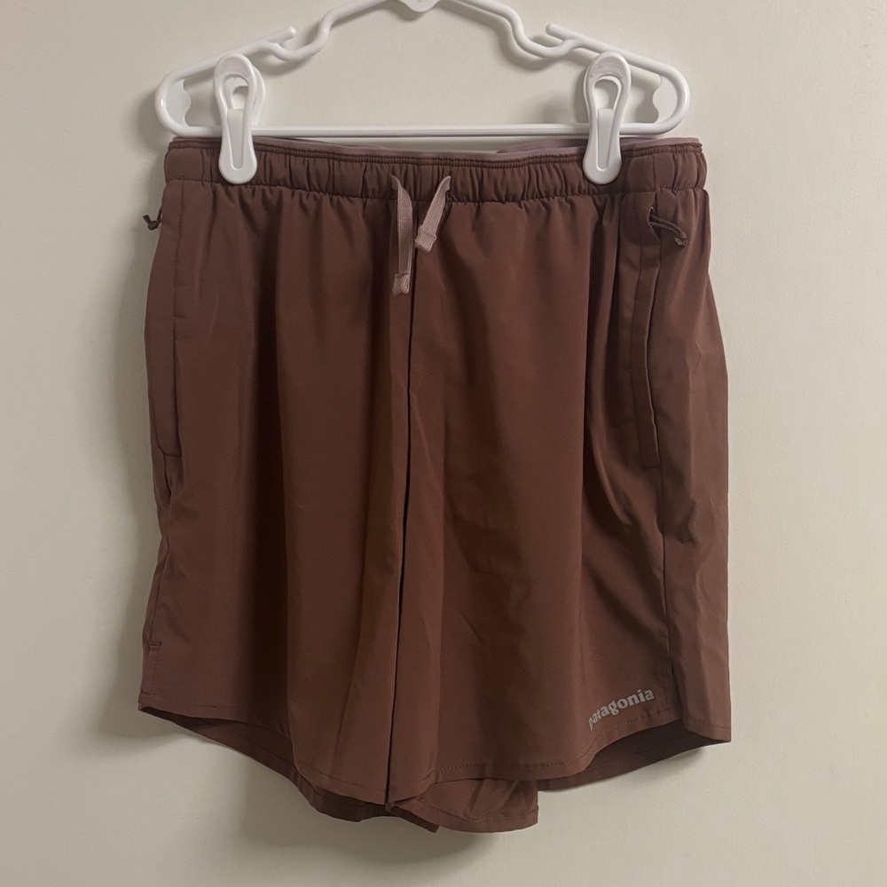 Patagonia Women’s Multi Trail Brown Purple Shorts 5 1/2” Size XS Zipper Pocket